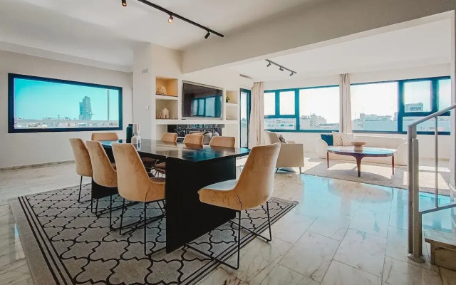 Phaedrus Living: City Center Sky Penthouse