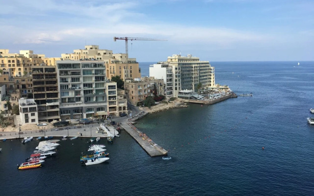 Seafront Penthouse Triplex- Roof Terrace & Hot Tub