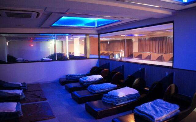Capsule Hotel 310