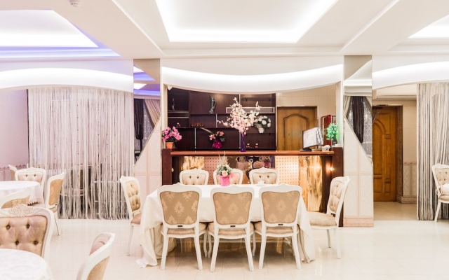 Paradise Hotel