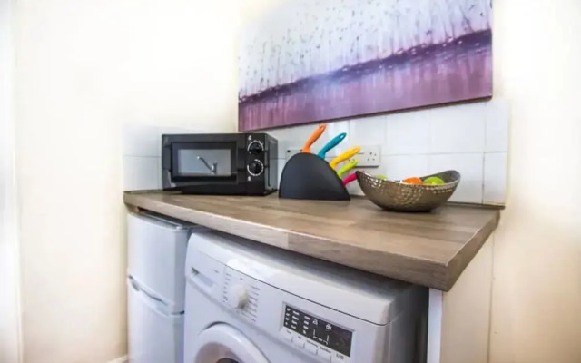 Lux Blu - Station Road