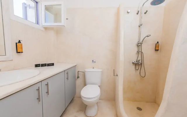 Golden Sunrise Suites - Santorini Family Suite