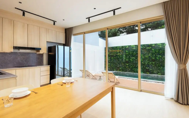 Spacious 4BR Muji Home With Loft & Pool in Ekkamai