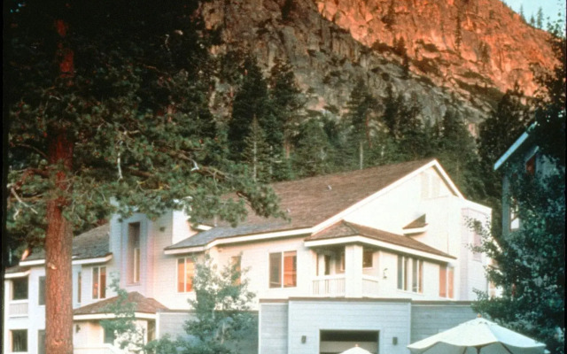 Squaw Valley Lodge