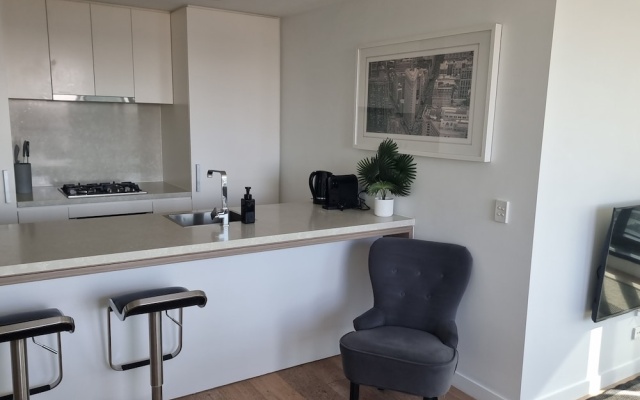 Skyline Apartment in Fortitude Valley – Guest Rooms – Brisbane