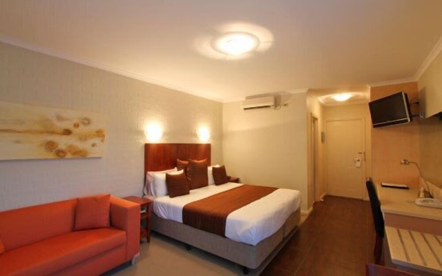 Euston Club Motel – Guest Rooms – Euston
