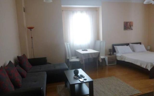 Roman Gardens Studio Apartment