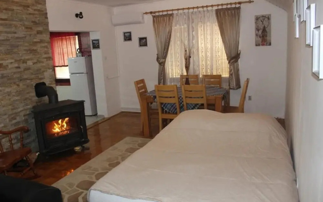 Chalet Garden 2