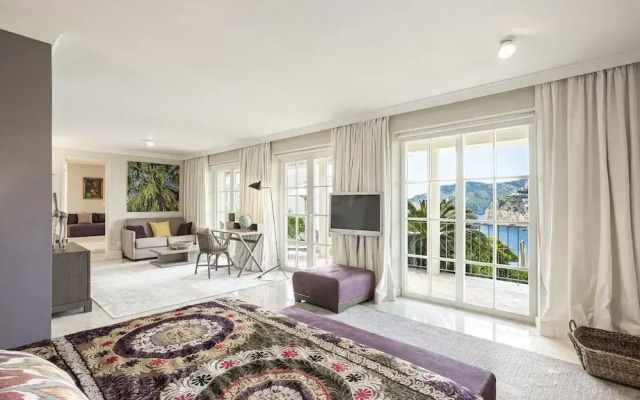 Sea-view Villa Near Port