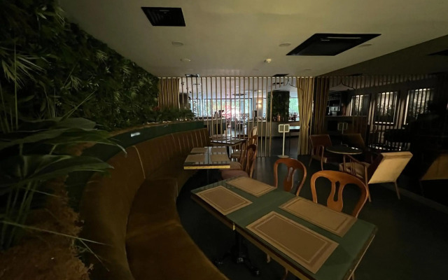 All Seasons Hotel