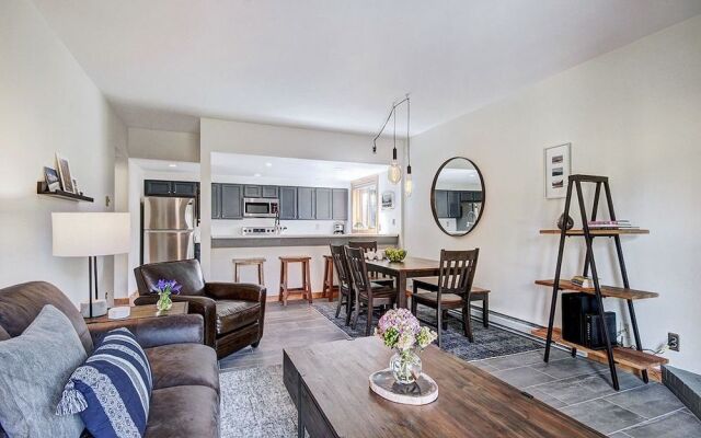 Mountainwood 301 2 Bedroom Condo by RedAwning