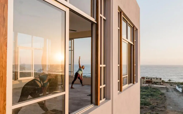 Topia Retreat - Surf Suite Sur