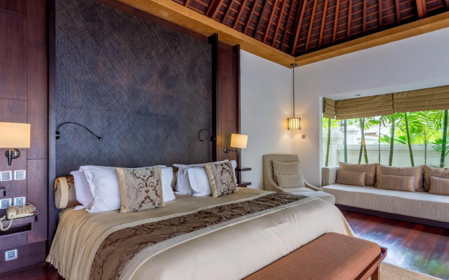 Отель The Royal Santrian