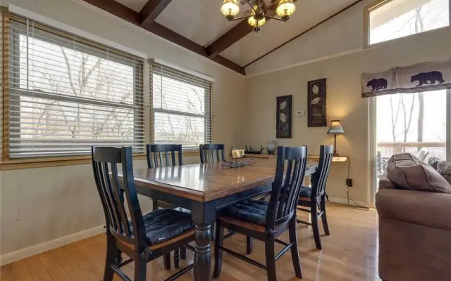 Bear View Chalet Three Bedroom Cabin