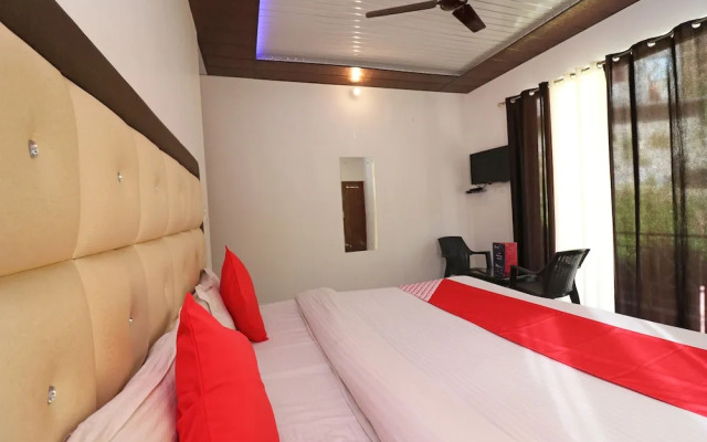 OYO 24137 Hotel Himalayan Village