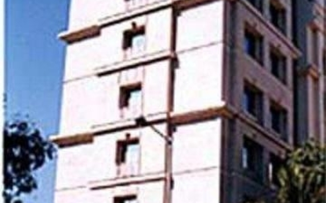 Hotel Ramada Raj Park