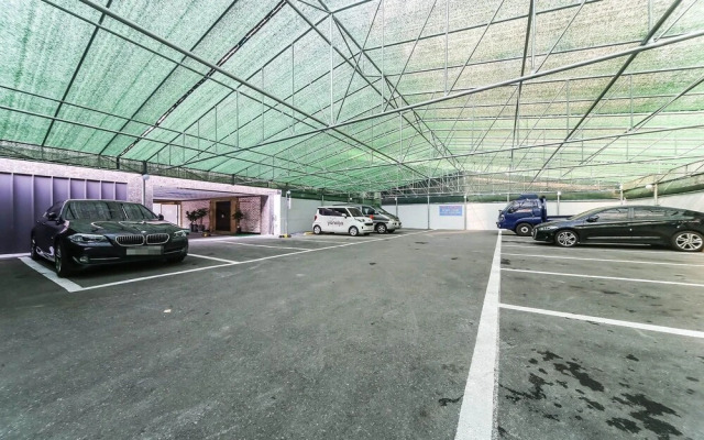 Busan Yeonsandong Ambers