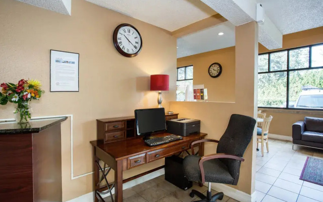 MorningGlory Inn & Suites