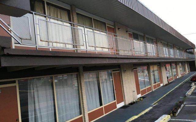 Breezwood Motel