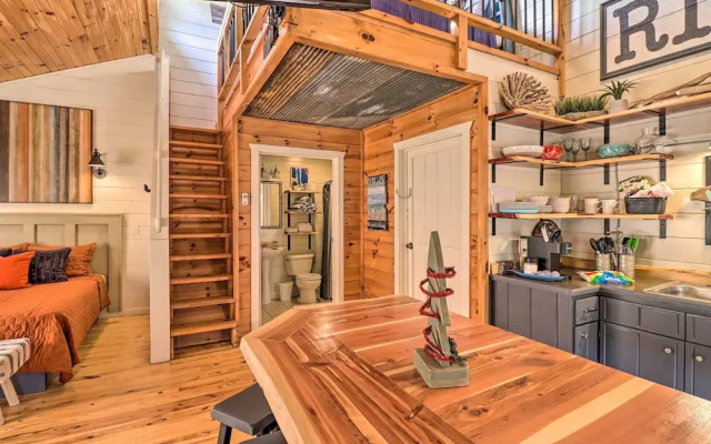 Pet-friendly Studio w/ Loft & Mountain Views!