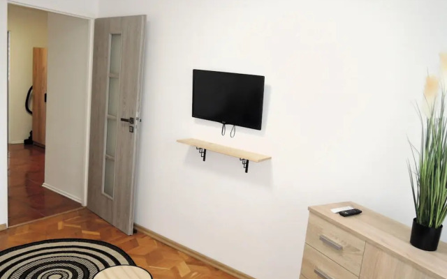 Large Holiday Apartment With a Garden in Stepnica