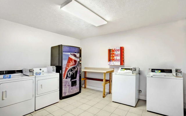 Super 8 by Wyndham Whites Creek/ Nashville NW Area