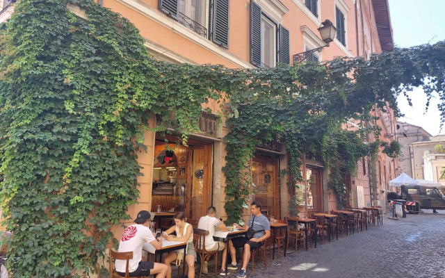 Spanish Steps bedroom