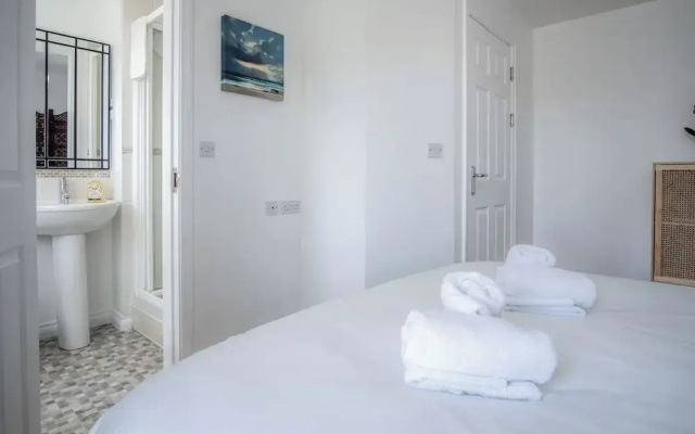 Swn Y Mor - 4 Bedroom - Llanelli