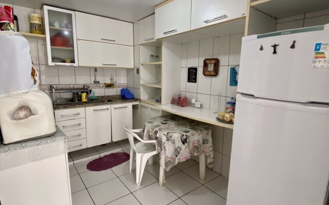 3 quartos a 2 quadras da Praia