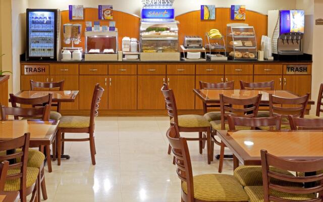 Holiday Inn Express Maspeth by IHG