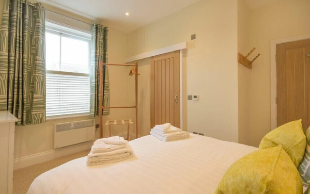 Dolphin Stone Lodge