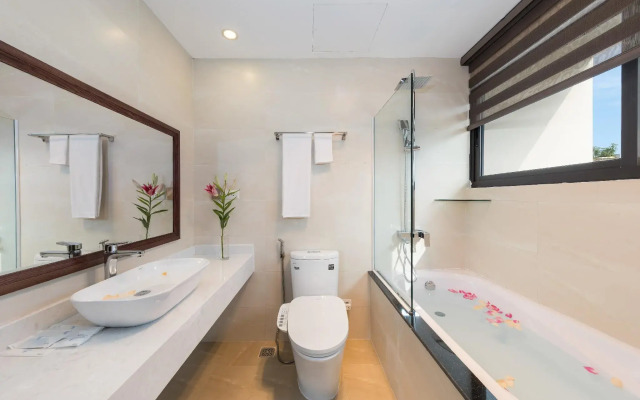 Granda West Lake Apartment