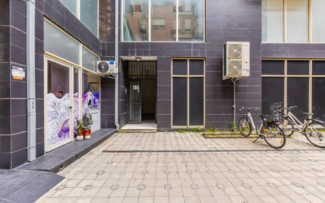 Spacious City-view Apartment Overlooking Shkod r