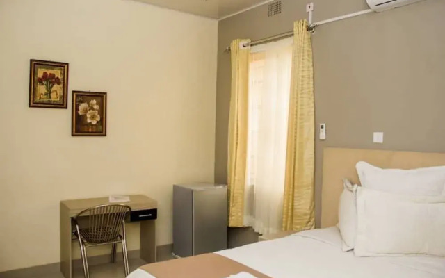 Nsanika Executive Lodge