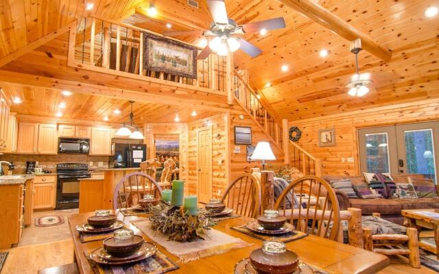 Denali Private Cabin Includes Xbox, Hot Tub, and Stone Pizza Oven by Redawning