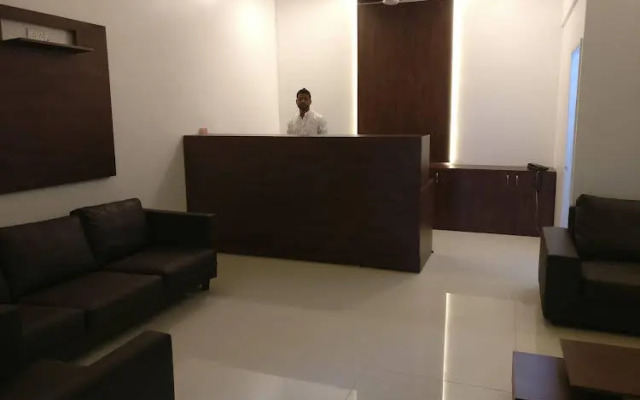 OYO 1065 Hotel HMR Royal Inn