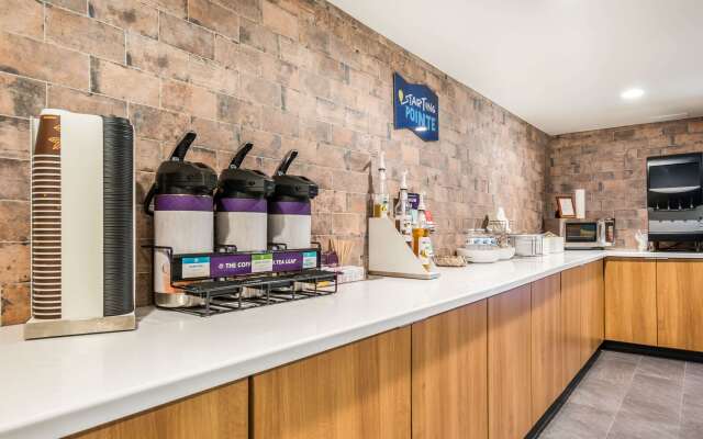 Clarion Pointe Richmond North near University