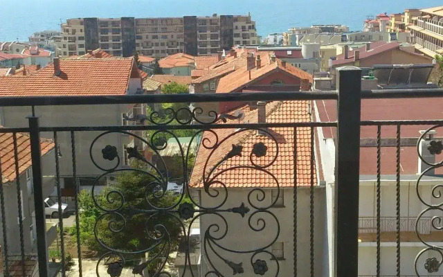 Roel Residence Apartments