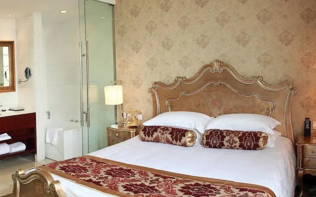 Nanjing Zhenbao Holiday Hotel