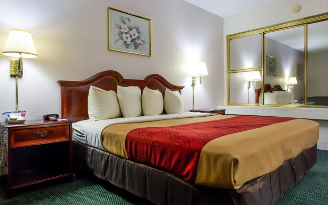 Econo Lodge South