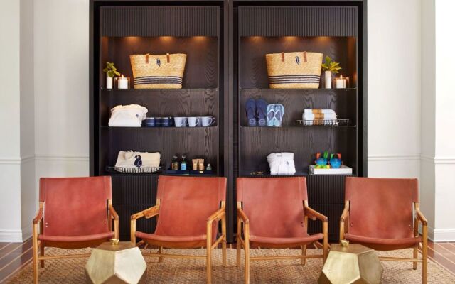 Parrot Key Hotel & Villas