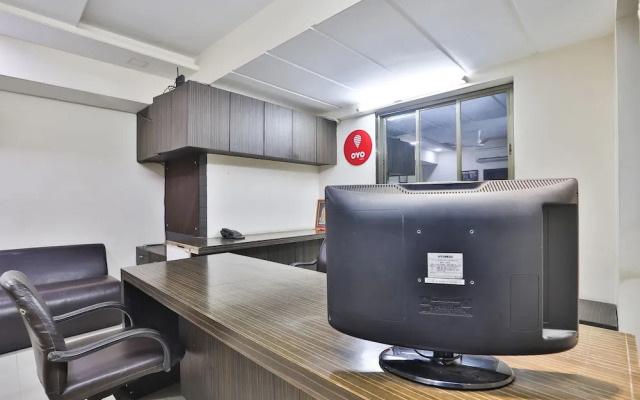 Oyo 27662 Varma Palace