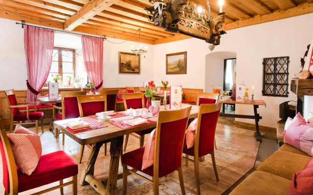 Schloss Prielau Hotel & Restaurants