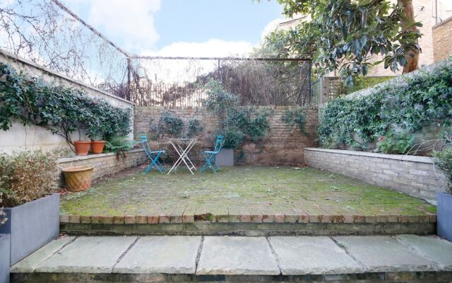 Stunning 2 Bedroom Apartment With Garden in Notting Hill