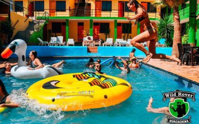 Wild Rover Hostel Huacachina
