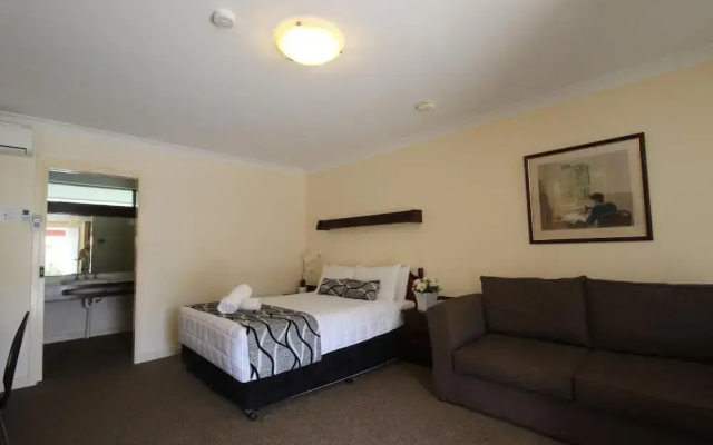 Molly Morgan Motor Inn