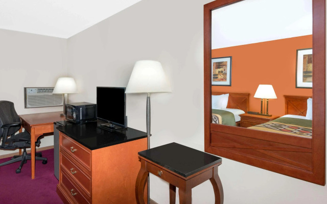 Super 8 by Wyndham Algona