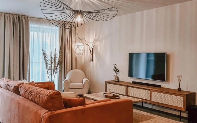 Silver Pine Apartment