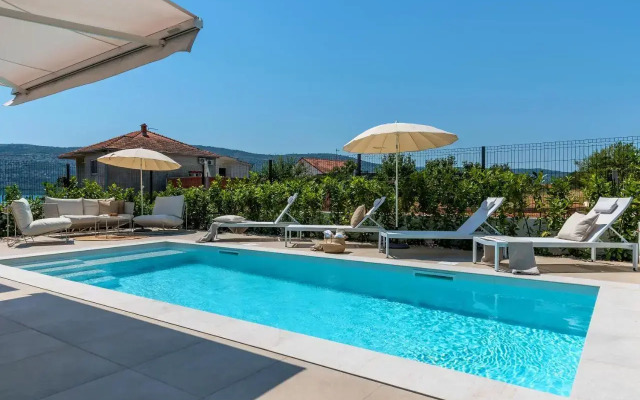 Marula holiday home - with heated pool