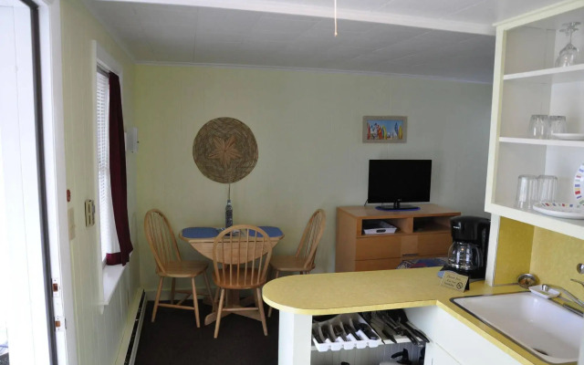 Moontide Motel Cabins & Apartments